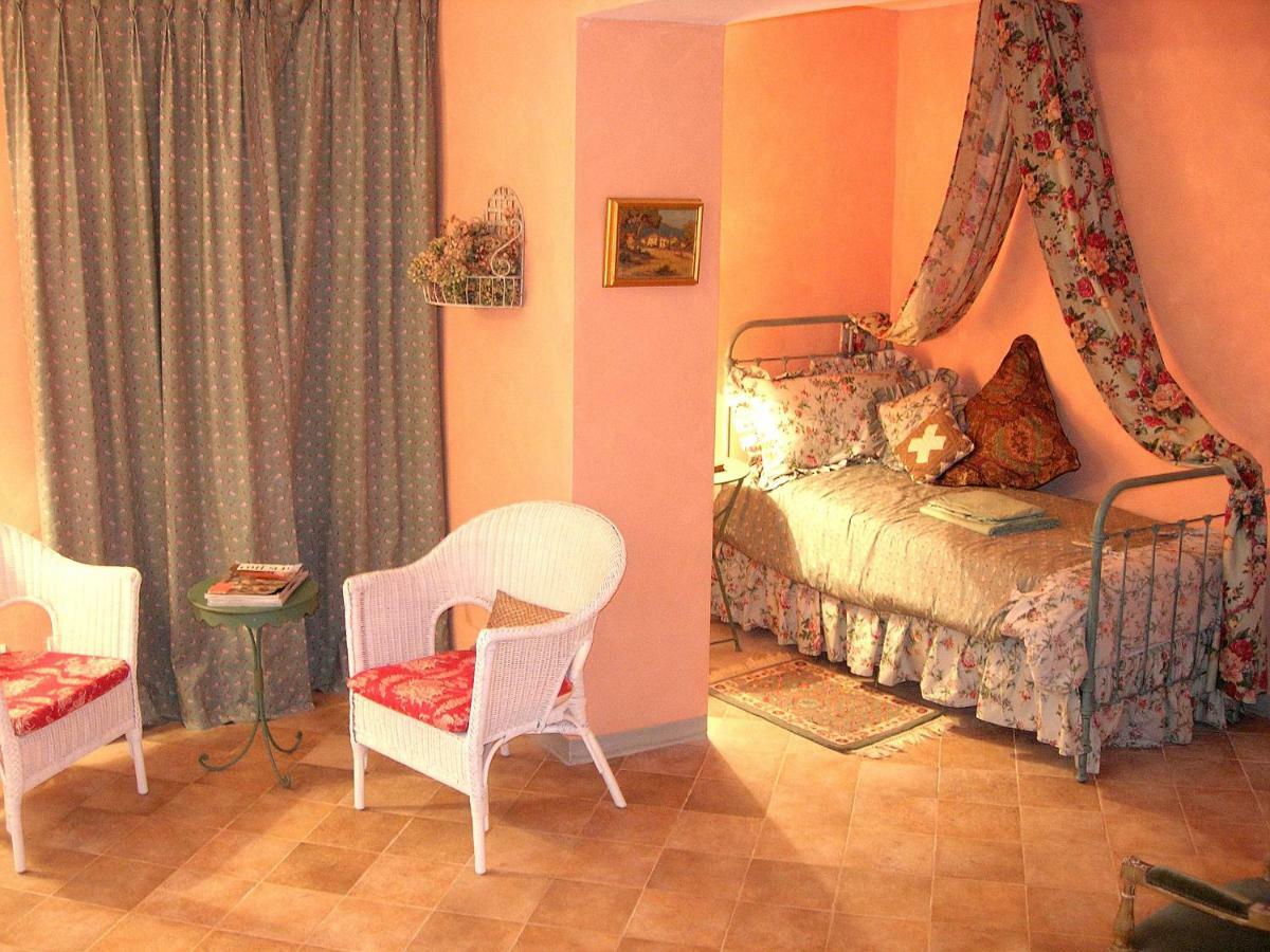 Le Clos Des Freres Gris Bed and Breakfast Aix-en-Provence Esterno foto